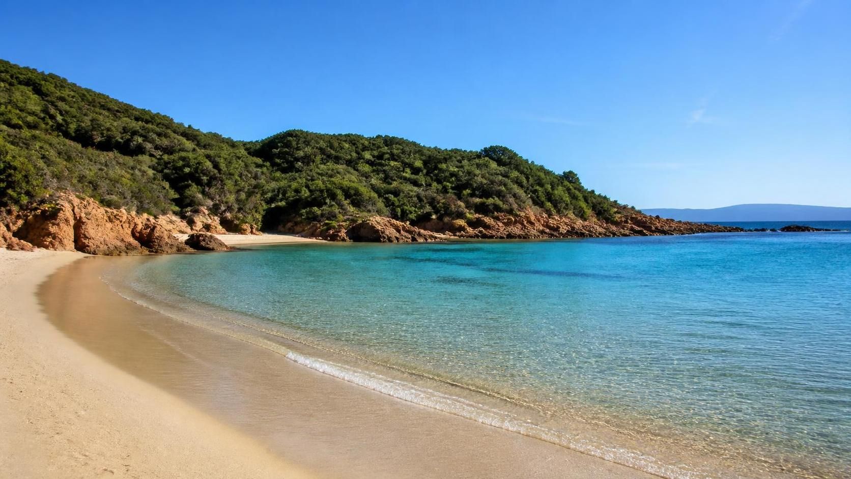 découvrez la plage de canella, un véritable paradis pour la baignade et la détente, où eaux turquoise et sable fin vous invitent à un moment de pure sérénité.