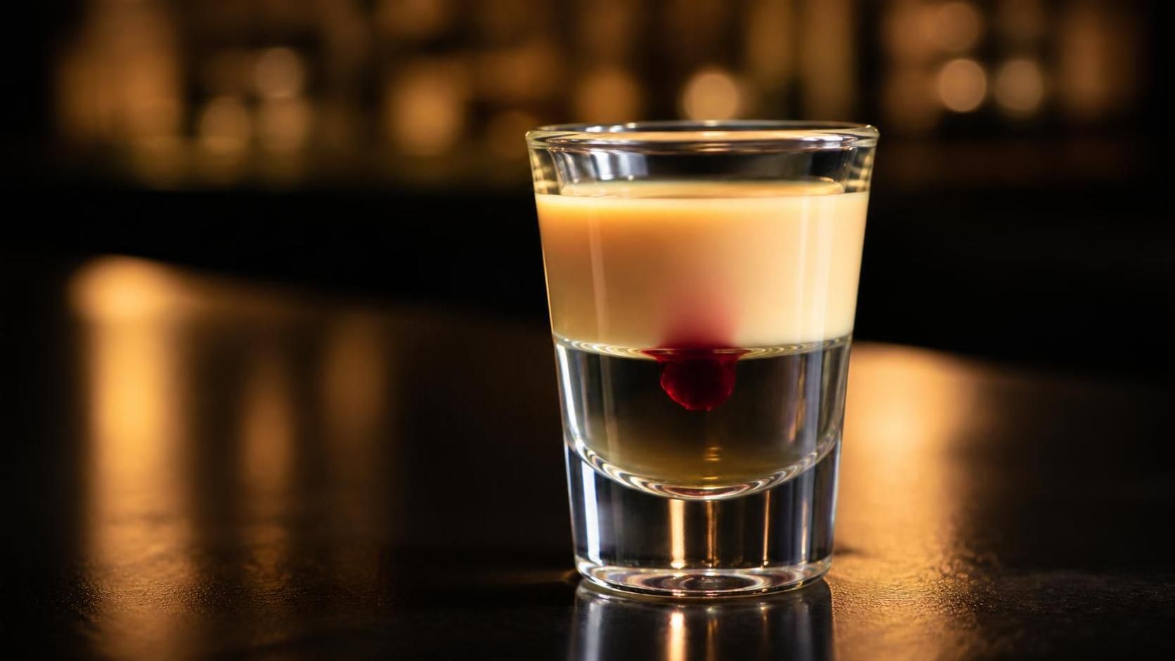découvrez la recette simple du slippery nipple et ses déclinaisons incontournables pour des cocktails réussis et surprenants.