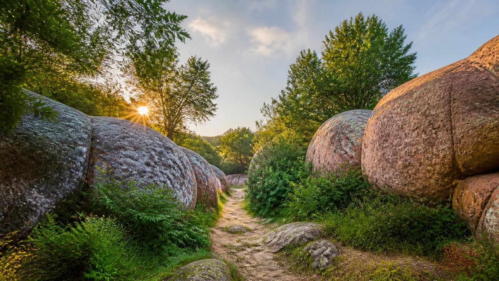 découvrez les tarifs et modalités d'accès à la vallée des traouïéro, un site naturel unique. préparez votre visite en toute sérénité grâce à nos informations complètes sur les prix et conditions d'entrée.