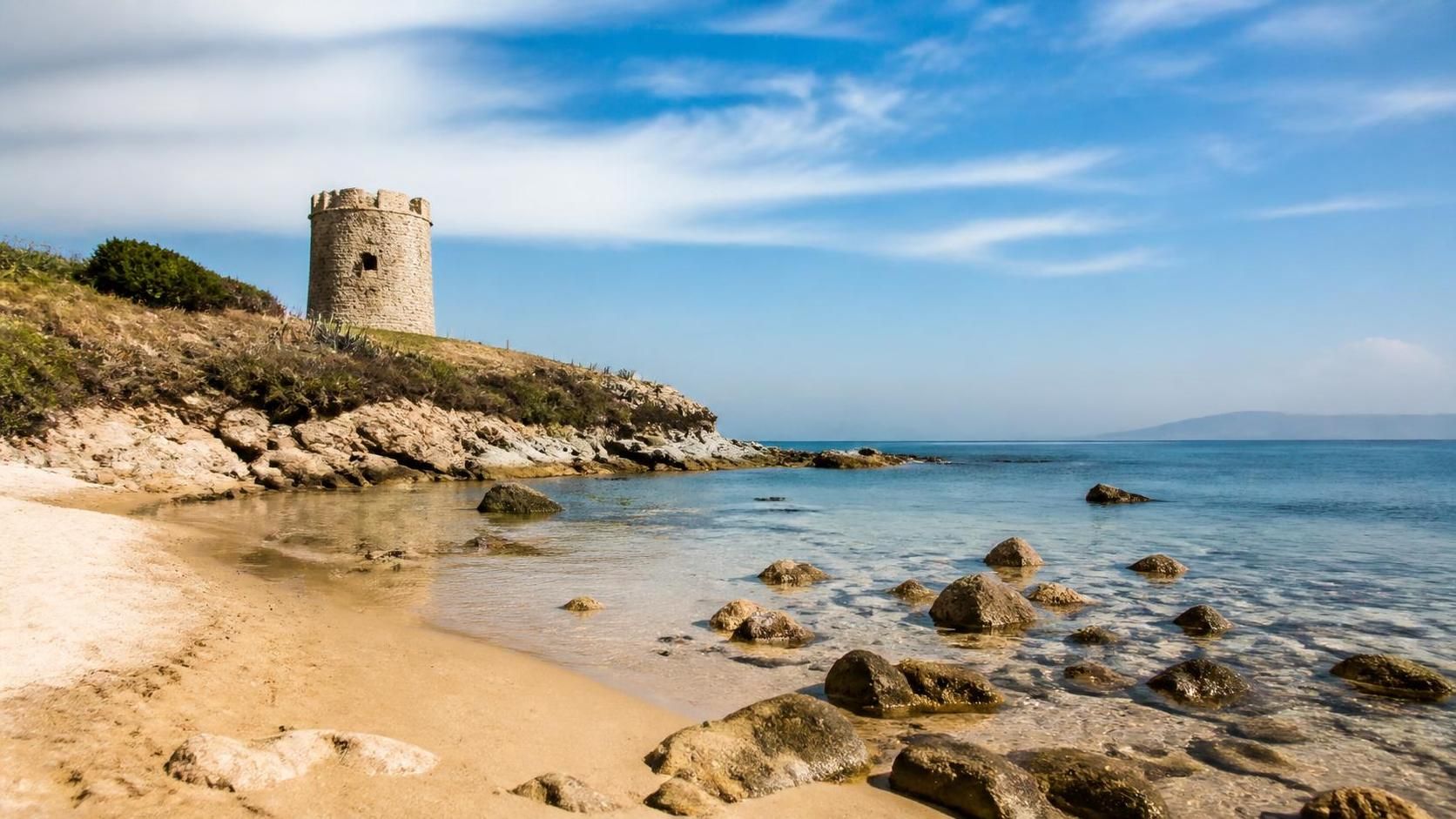 explorez la plage paradisiaque de capitello, un trésor enchanteur aux eaux turquoise et au sable fin, idéal pour des moments de détente inoubliables en corse.