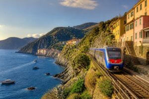 Découvrir les Cinque Terre à bord du train : un voyage pittoresque entre mer et montagne