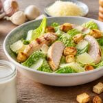 découvrez la sauce césar, l'ingrédient authentique qui transforme vos salades en délices gourmands. apportez une saveur unique et irrésistible à chaque bouchée.