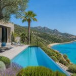 découvrez notre somptueuse villa en bord de mer en corse, idéale pour des vacances inoubliables alliant confort, luxe et paysages exceptionnels.