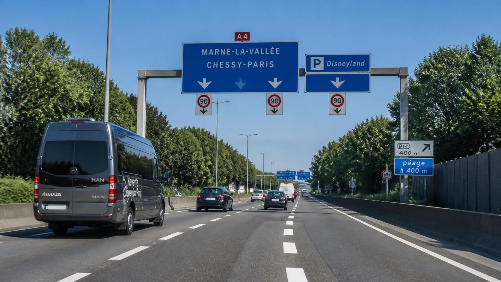 découvrez la distance précise entre l'aéroport d'orly et disneyland paris, ainsi que les options de transport pour rejoindre facilement le parc depuis l'aéroport.